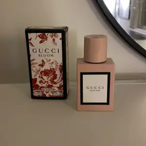 Säljer denna nästan helt oanvända Gucci Bloom parfymen!!