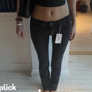 Jeans  - Skit snygga svarta jeans! Lånade bilder💞💞Strl 36