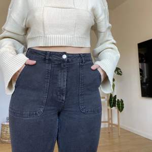 Skitsnygga jeans från Carin Wester som knappt har använts, lite utsvänga nertill, högmidjade, supersköna!  Skriv om ni undrar något:)