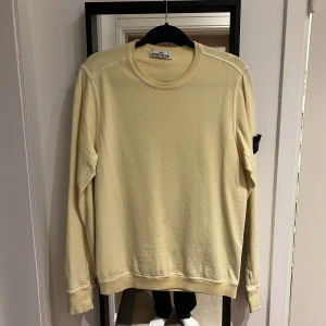 Stone Island Sweatshirt - Snygg Stone Island sweatshirt köpt från harrods London. I användt skick