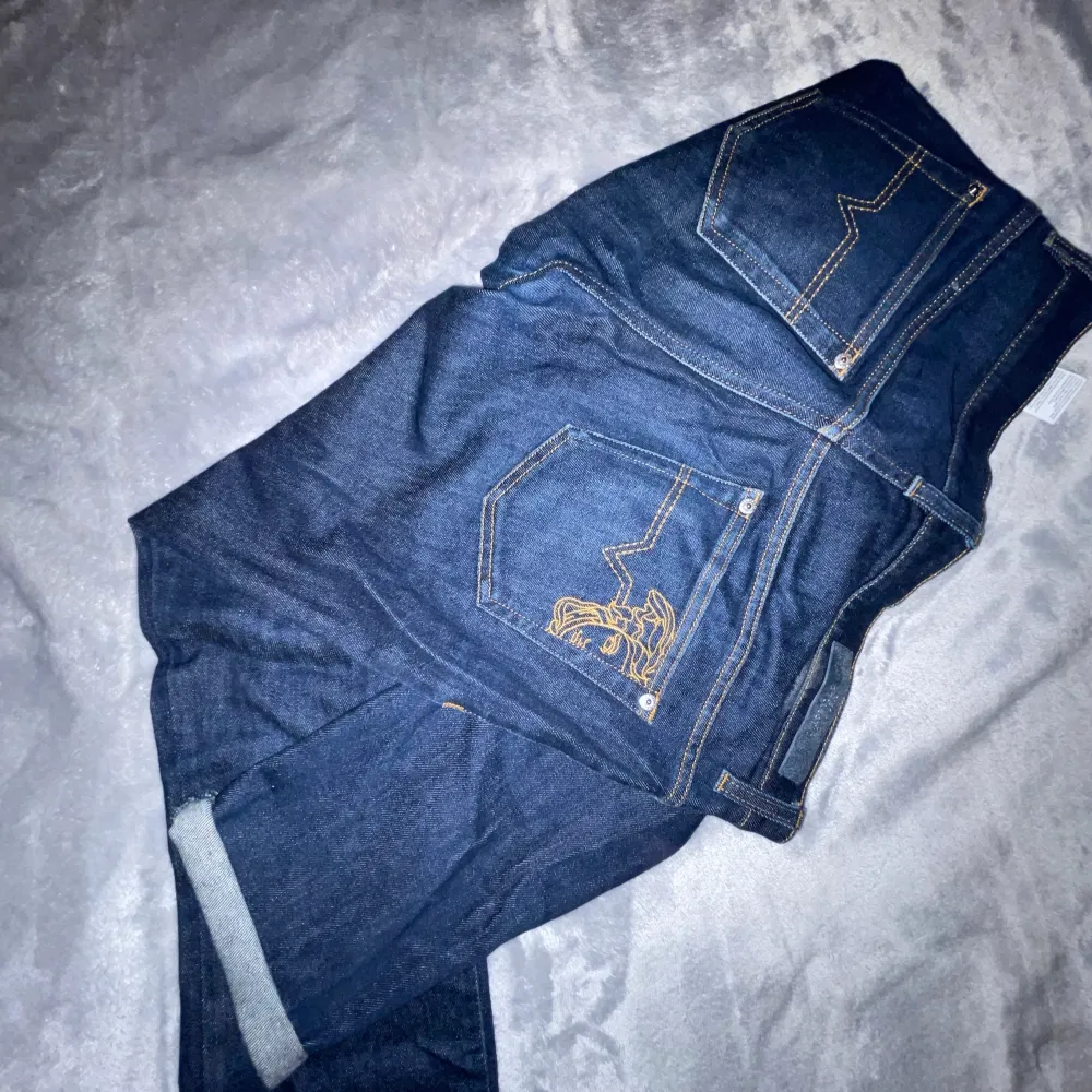 Nya jeans köpta på room 1006 för 1600kr nypris. Jeans & Byxor.