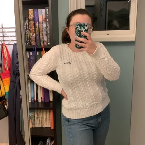Stickad tröja - Säljer då den inte kommer till användning 