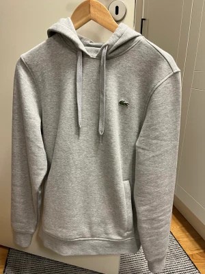 Lacoste - Oanvänd Lacoste Hoodie 