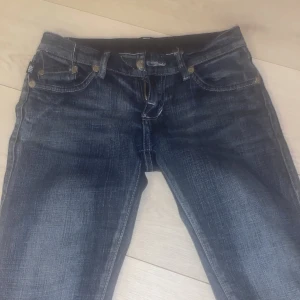 Blåa Victoria Beckham jeans - Ett par jättefina Victoria Beckham jeans som jag har använt ett par gånger❤️Dem är lite för korta för mig vid benen❤️