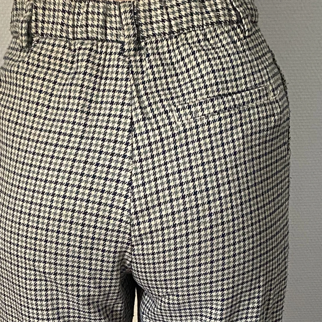 Rutiga byxor från Monki - 91