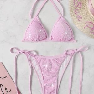Bikini - Säljer denna rosa glitter bikinin från SHEIN då jag råkade beställa 2st😤 helt oöppnad, frakten ligger högst på 45kr eller 54kr spårbart💘💘