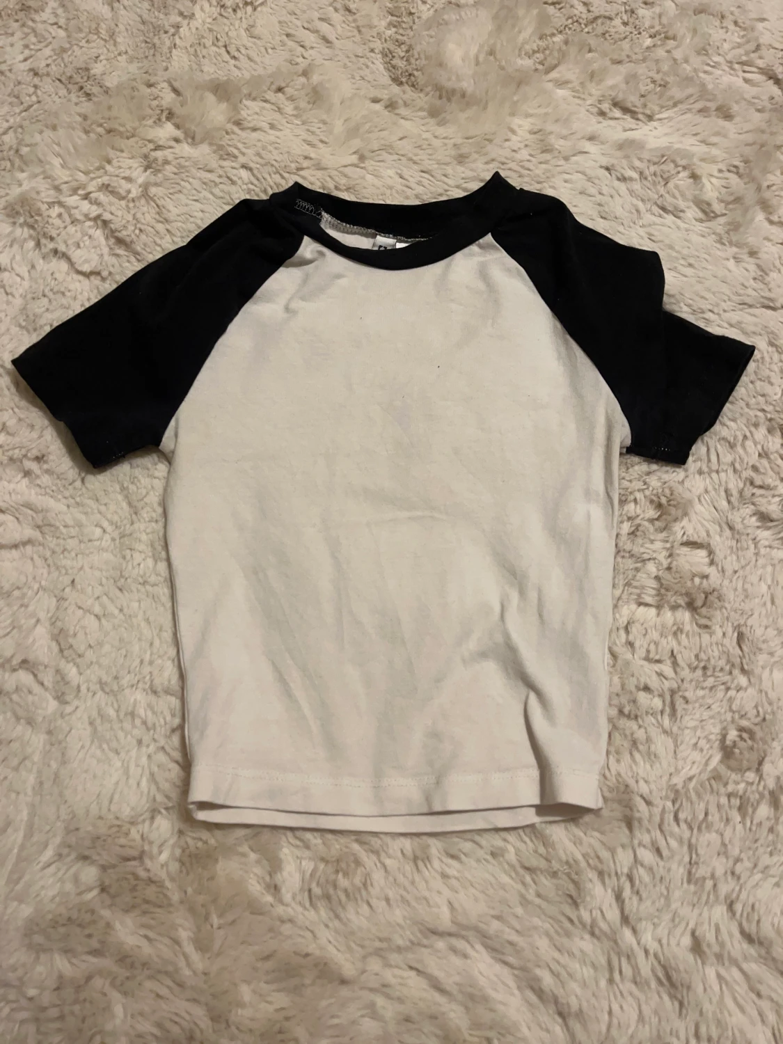 Svart och vit T-shirt från hm! - 90