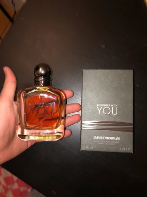Armani stronger with you herr parfym  - Armani stronger with you 100ml Cirka 93ml i flaskan Vill byta ut den mot en stronger with you intenesly, dock är jag öppen för andra förslag  Kan mötas upp i stan