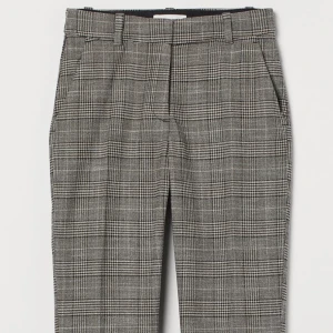 Rutiga slacks/kostymbyxor - Aldrig använda byxor från HM i strl 38.  Så fina! Lappar kvar.   Finns i Kristineberg eller kan skickas mot fraktkostnad 