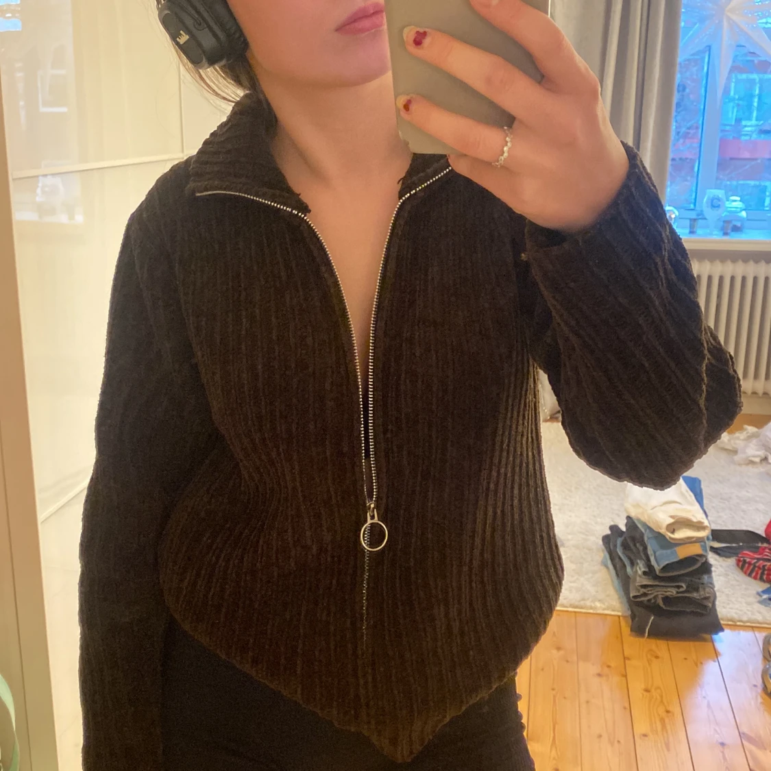 Brun stickad med dragkedja  - 91