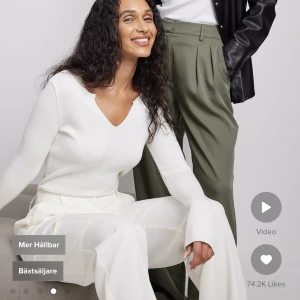 Vit ribbad topp - Vit ribbad topp från nakd. Använd en gång men inte min stil, storlek S