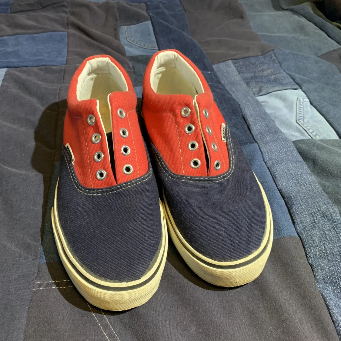 Blå röda sneakers - 90