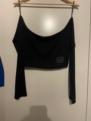 Magtröja missguided - MISSGUIDED magtröja med långa ärmar.  Den är sparsamt använd.  