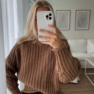 Stickad tröja  - Stickad tröja, perfekt nu inför sena sommarkvällar🤗 Strl S, säljes för 100