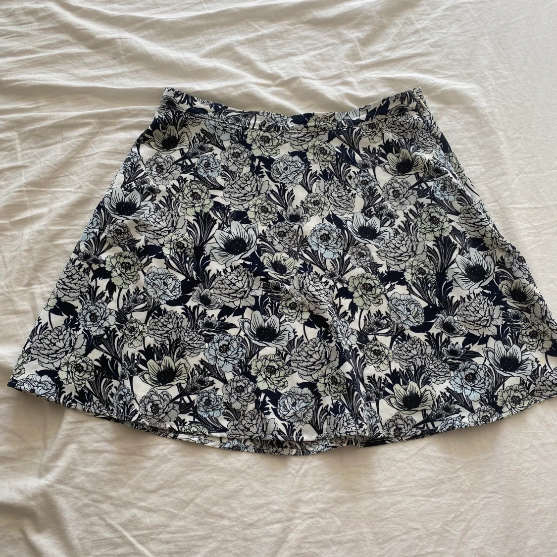 Gina Tricot Kjol stl. M