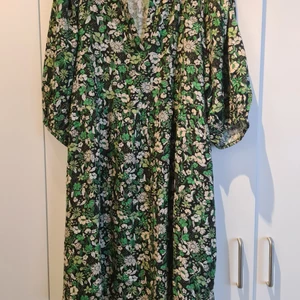 Klänning  - Klänning 