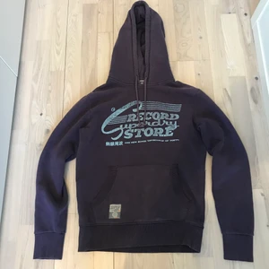 Vintage superdry Special edition hoodie. - Superdry hoodie. Skick=8/10. Storlek=S. True to size. Färg=Lila. Kan skicka fler bilder vid intresse. 