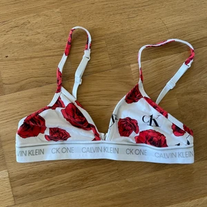 Topp från Calvin Klein - Topp från Calvin Klein oanvänd då den var för liten för mig