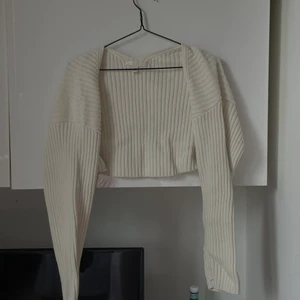 Kofta - Vit kofta så fin över klänningar 