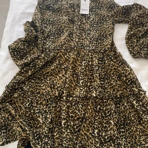 Ruffle chiffon dress - Ruffle chiffon detailed dress NA-KD size 36. New with tag 