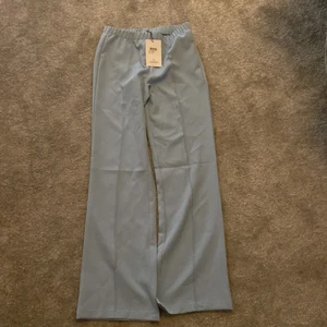 D-xel blå kostymbyxa - Helt nya med lapp kvar 