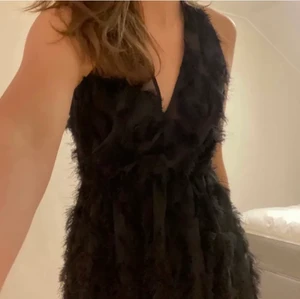 Klänning  - SÖKER denna klänningen från &other stories, hör gärna av dig om du kan tänka dig att sälja den 💗💗!!LÅNADE BILDER!!💗