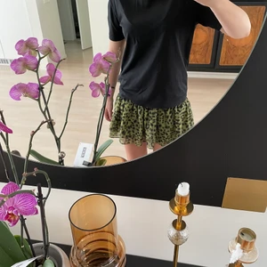 Kjol  - Så unik kjol från hm! ❣️❣️❣️ buda