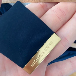 Mikael kors klänning - Mikael kors klänning. Aldrig använd, dock provad 