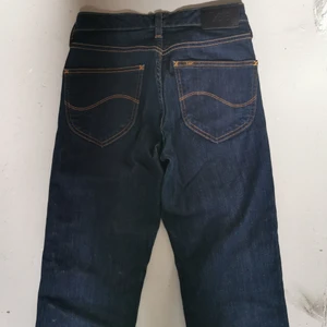 Lee jeans strl W26 L33 - Lee jeans i bra skick. 