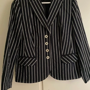 Vintage Kavaj - Vintage kavaj blå o vi randig storlek 42. Märke Gerry Weber köpt i London