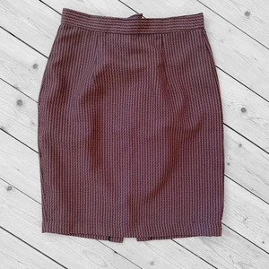 Kjol - Jättesöt brun kjol som är medellång 💐 dragkedja på baksidan (sista bilden)