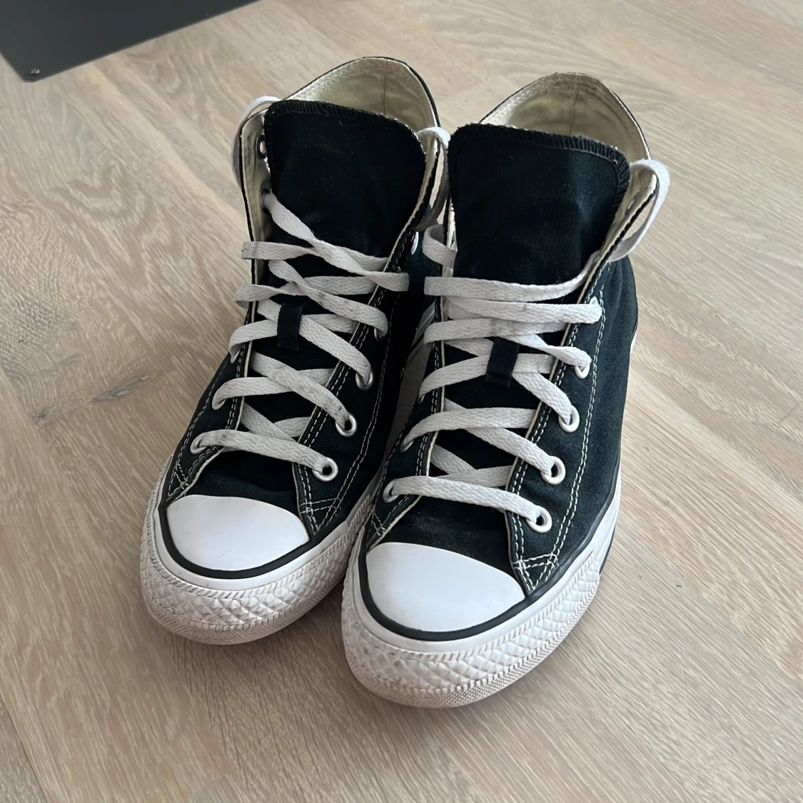 Svarta Converse 