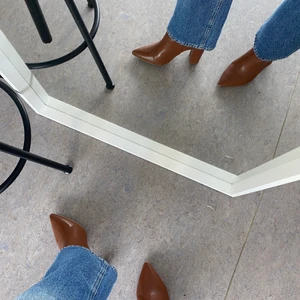 Steve Madden klackar - Superfina klackar/ankelboots från Steve Madeen i brunt läder/skinn. Knappt använda🌷✨💗