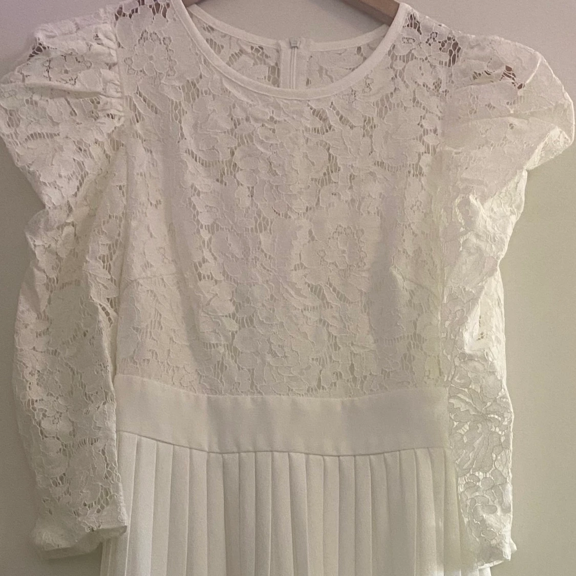 Vit studentklänning/balklänning oanvänd - 91