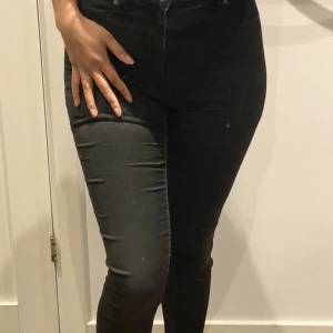 Skinny jeans cheap monday  - Skinnyjeans från Cheap monday i ganska bra skick. Passar för storlek S