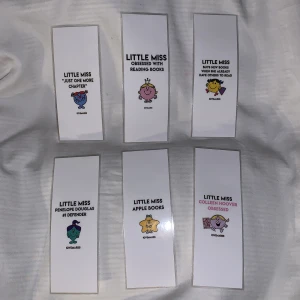 LITTLE MISS 🤍 - kollektionen little miss hos iovemarks UF som är väldigt uppskattad och berör många läsare. Klicka hem ett NU! 2 för 75 exkl frakt och 4 för 160 inkl frakt<33 /kram Iovemarks