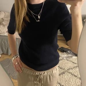 Cashmere tröja  - Superfin cashmere t-shirt från h&m! Storlek S🥰