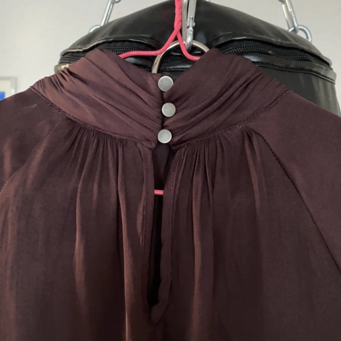 Plommonfärgad blus från Soyaconcept - 90