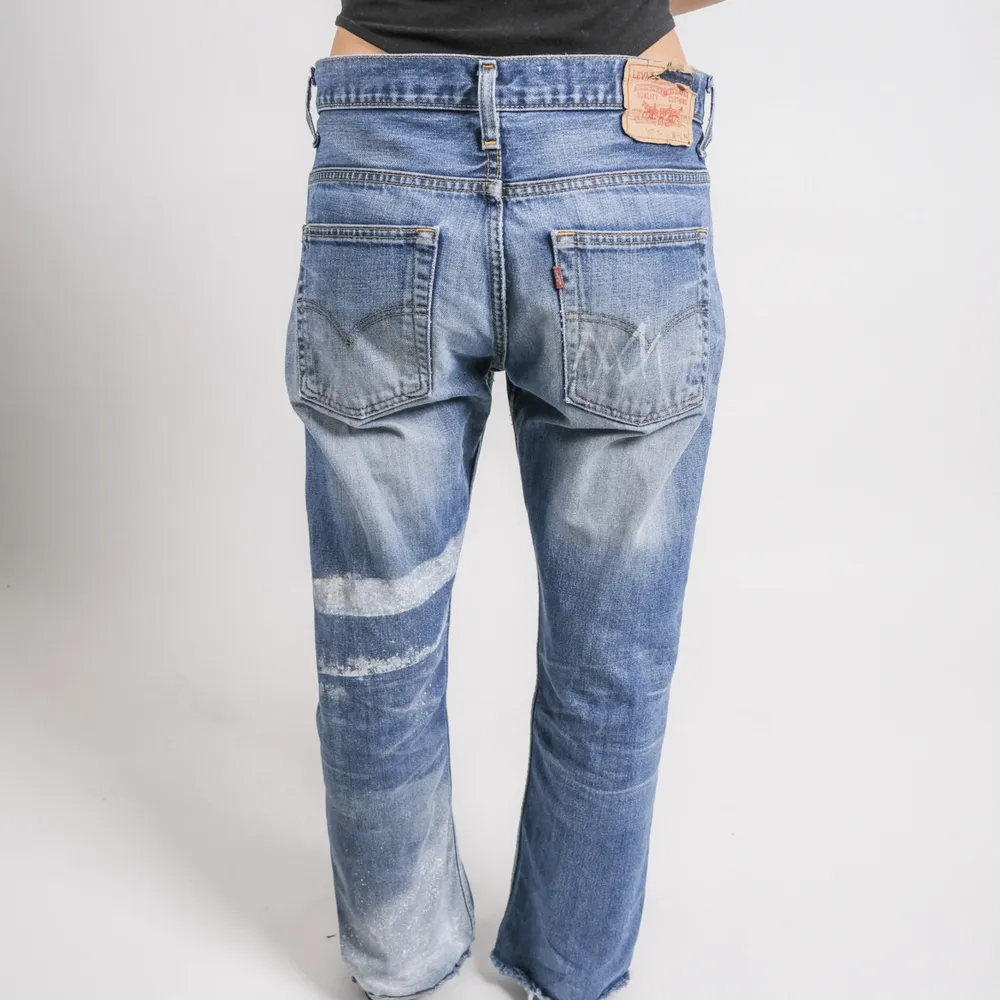 MORE SIGNATURE JEANS Levis 34x32 oversized jeans med exklusiva handgjorda tryck, rekommenderas 30 grader tvätt, modellen när normalt stl s men passar även större och mindre!. Jeans & Byxor.