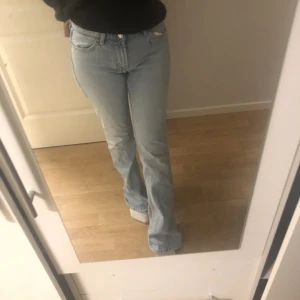 Låg midja Jeans  - Säljer dessa jeans från zara som är ganska använda❤️‍🔥❤️‍🔥