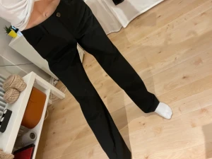 Kostymbyxor  - Säljer mina kostymbyxor i toppskick! Använda 1 gång. Superbra kvalitet, de är från esprit🖤 