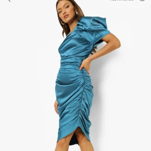 Klänning  - Säljer min klänning i 2 olika storlekar en i 36 den andra 38 säljs för 100 kr pågrund av att dem inte används. Oanvända 