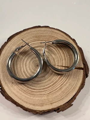 Örhängen  - Silver ringar. Oanvända. 15kr + 13kr frakt 