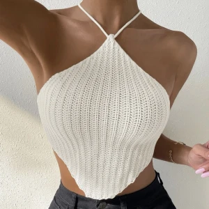 Stickad topp - Säljer denna fina stickade topp som jag har använt en gång🤍