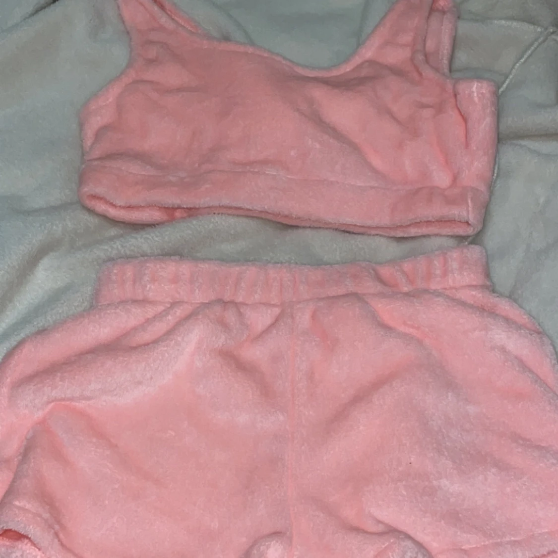 Rosa fluffigt mjukisset