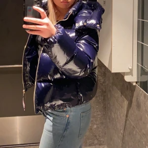 Tommy hillfigger jacja - Intresse koll!! skriv vid intresse och om du har prisförslag 🙌💓