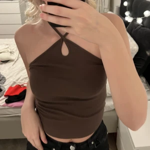 Brunt linne - Brunt linne från bikbok oanvända strechigt material 