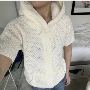 Kofta! - Jätte söt kofta med Teddy material i luvan💗💗