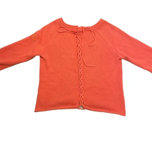 Knuttopp❤️ - Världens finaste topp med knytning i ryggen😍  Använd men fortfarande i fint skick, säljer då det inte är min stil längre🥲❤️