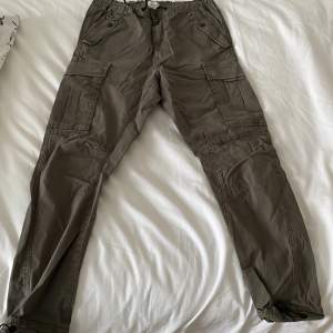 Nice Cargo pants in perfect condition. Many pockets with buttons on every pocket to close.